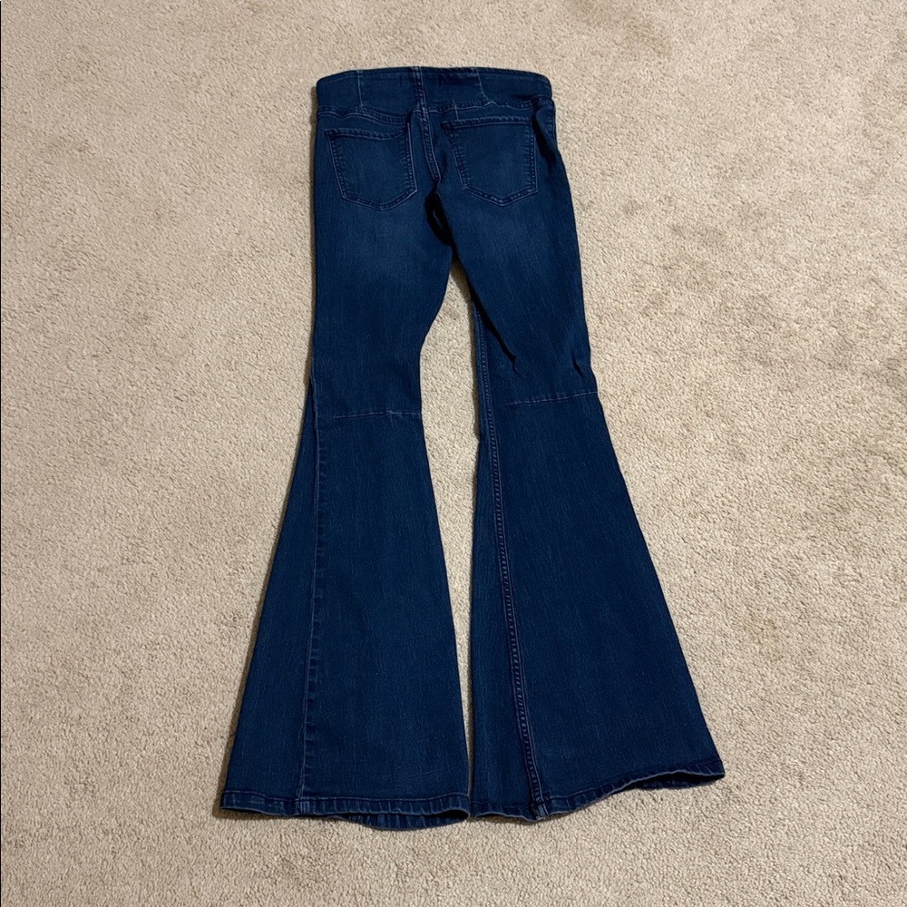 Free People dark washed pull up flares size 26 - Picture 3 of 3